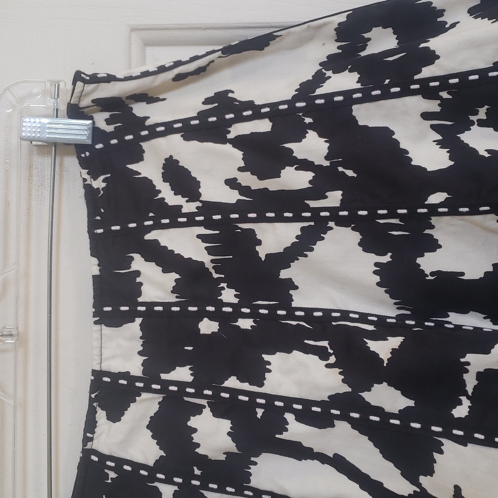 CAbi Dashing Skirt Black White Floral #937 | SIZE 4 - Picture 10 of 11